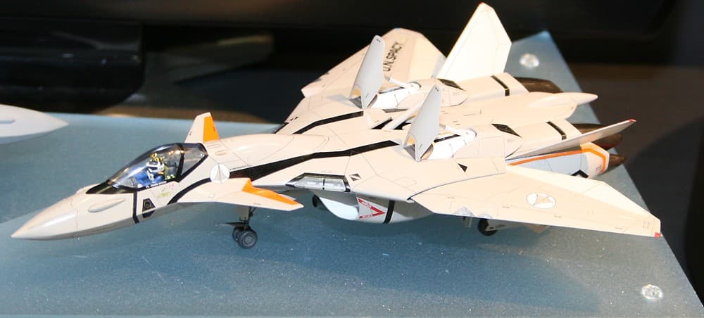 1/72 VF-11B Thunderbolt Macross Plus - Box Art