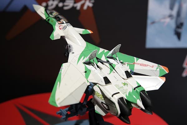 VF-11D Thunderbolt Focus Macross The Ride Ltd. - Box Art
